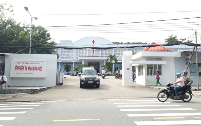 Sản phụ vỡ ối xin được vào sinh, nhân viên bắt đợi để ăn sáng và cái chết tức tưởi