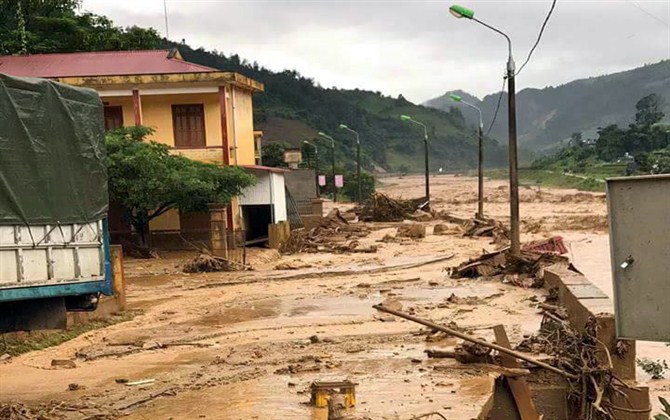 Yên Bái, Sơn La: Lũ quét về trong đêm, hàng chục người mất tích, hàng trăm nhà bị cuốn trôi