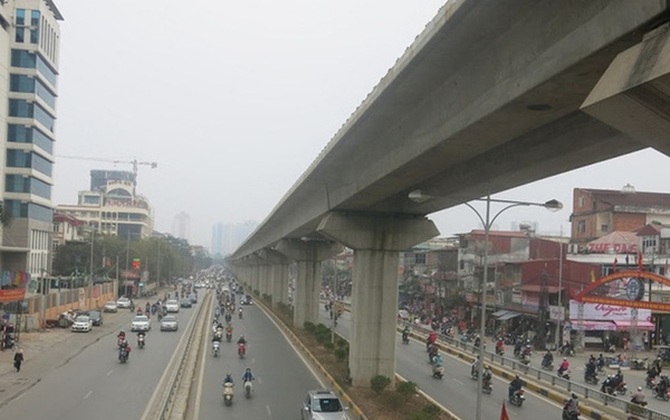 Sáng nay, nhiều tuyến đường ở Hà Nội bỗng dưng bốc mùi thối khủng khiếp khiến người đi đường kinh hãi