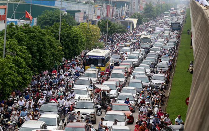 Hà Nội cấm xe máy ở nội thành từ 2030: Ngõ nhỏ, phố nhỏ, làm sao tiếp cận trạm dừng xe buýt trong bán kính 500m?