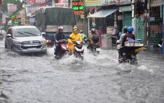 Dự báo thời tiết ngày 28/8: Ảnh hưởng của bão số 7, 2 đầu đất nước mưa như trút