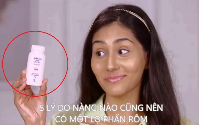 5 lý do cô gái nào cũng nên 'thủ sẵn' một lọ phấn rôm trong túi xách