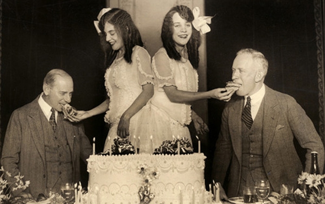 Khám phá đời sống tình dục gây tranh cãi của các cặp song sinh dính liền nổi tiếng thế giới