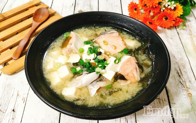 Canh miso nấu cá hồi, lựa chọn hoàn hảo cho bữa tối