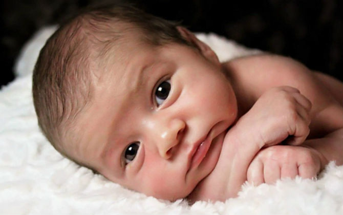 Nhìn con có các biểu hiện bất thường này, mẹ phải nghĩ ngay đến những căn bệnh nguy hiểm sau đây