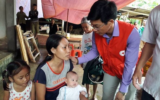 Phút hoá điên của người vợ ngủ dậy phát hiện chồng con toàn thân cháy đen, ôm nhau nằm bất động trên giường ngủ