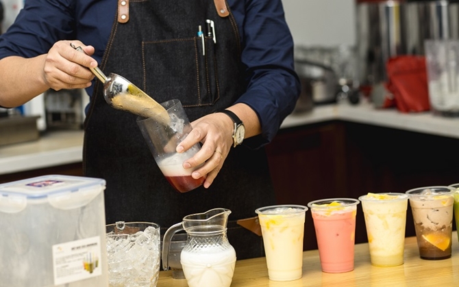 Nếu muốn ngày ngày đếm tiền mỏi tay ngay sau khi mở quán trà sữa, mẹ bỉm sữa áp dụng 6 chiêu thiết thực này!