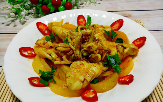 Mực xào cà ri đậm đà, tuyệt ngon, đánh thức vị giác của cả nhà