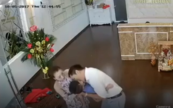 Nhiều người đang nghĩ trẻ sốt cao bị hôn mê cần hà hơi thổi ngạt, đây mới là sư thật mà các ông bố bà mẹ nên biết