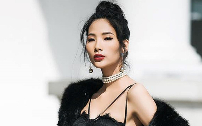 6 năm từ tiếng Anh bập bẹ đến thuần thục của Hoàng Thùy: Hoa dâm bụt nay vừa đỏ lại vừa thơm!