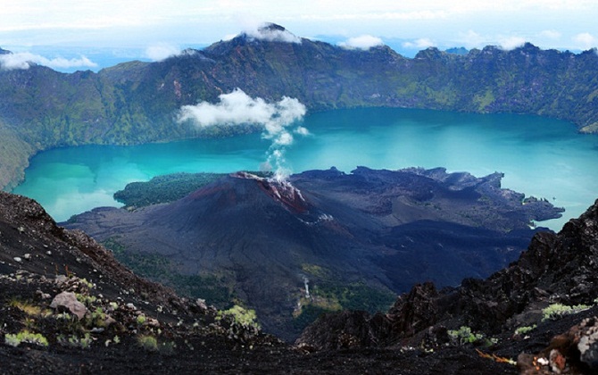 Hăm hở leo đỉnh Rinjani - núi lửa nằm trên đảo độc đáo ở Indonesia