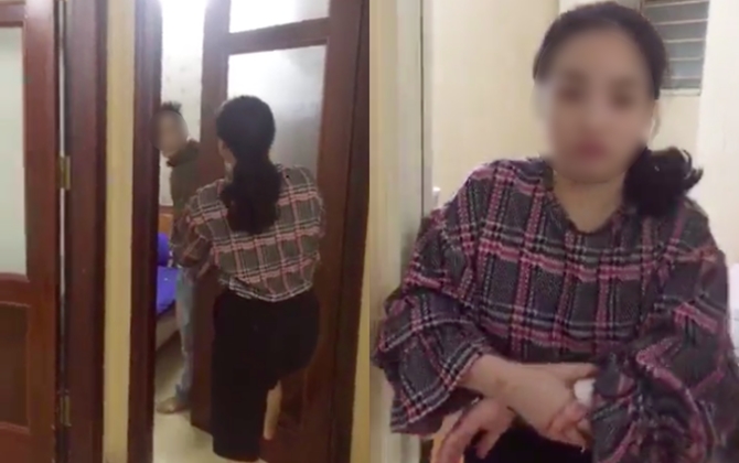 Vợ livestream khi bắt gặp nhân tình ở nhà, chồng "cố thủ" trong phòng ngủ nhất quyết không ra