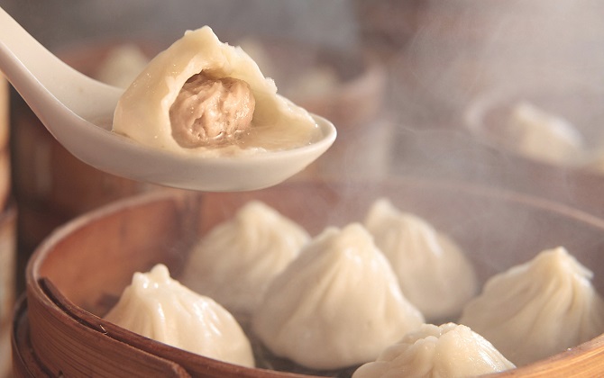 Hội dimsum nhất định phải biết cách ăn chiếc bánh Tiểu Long Bao sao cho thật sang chảnh