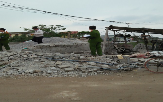 Bất cẩn khi đang làm việc, nữ công nhân nguy kịch vì bị máy làm gạch cuốn vào nghiền nát