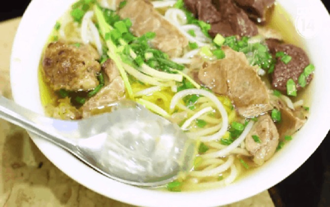 Ghét ăn mỡ thì nhất định phải biết cách lấy váng mỡ khỏi đồ ăn khi đi ăn bên ngoài