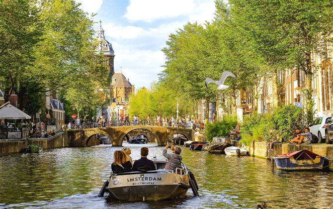 9 'cạm bẫy' chị em nên tránh xa khi đến Amsterdam kẻo mang vạ vào thân