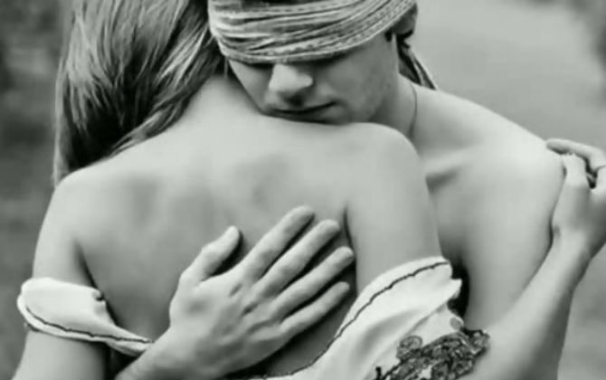 Cuộc đời phải chăng chỉ là khoảng cách ngắn hay dài giữa hai cái lỗ…?