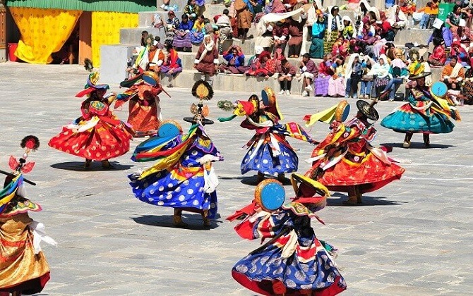 Tới 'quốc gia hạnh phúc' Bhutan năm 2018 đừng bỏ lỡ 6 lễ hội rực rỡ sắc màu siêu thú vị