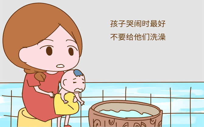 Mùa đông rét buốt, mẹ tắm cho con kiểu này, con không sốt, cảm lạnh mới lạ!