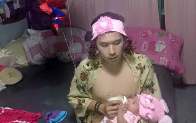 Làm đủ trò để con vui, ông bố điển trai Thái Lan được dân mạng khen nức nở