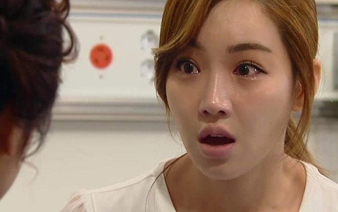 "Ai ngủ ở giường xếp thì cứ việc, em sẽ ngủ ở giường của bệnh viện"