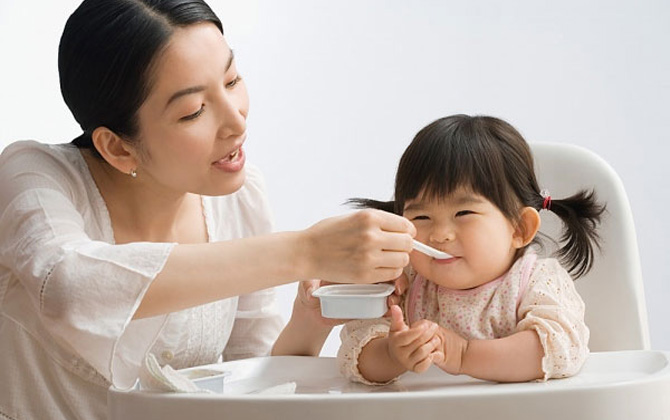 Những thực phẩm cực kỳ ngon bổ nhưng mẹ chớ dại cho con ăn trước giờ đi ngủ
