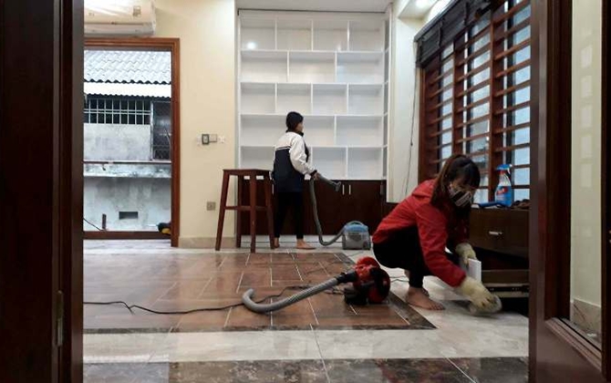 Dịch vụ vệ sinh nhà cửa cuối năm: Nỗi lòng “kẻ dọn… người la”