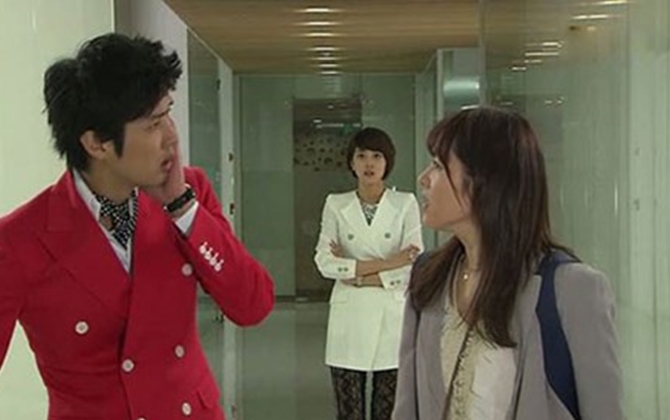 Cái tát trời giáng ngày mùng 5 Tết cho gã chồng vô tâm coi bạn hơn vợ con