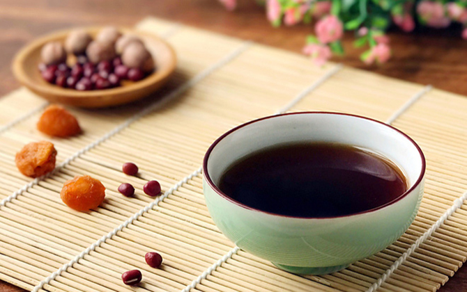 Trà đậu đỏ thức uống ngọt ấm cho những ngày đầu xuân