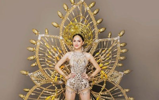 Hương Giang Idol mang trang phục dân tộc nặng 55 kg đi thi hoa hậu