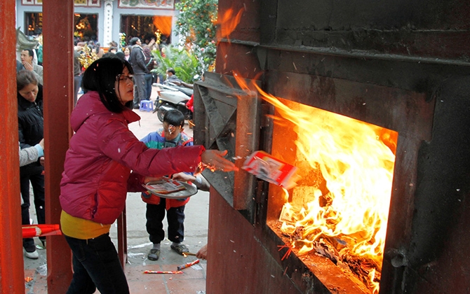 Người trụ trì 20 năm kiên quyết “biến tiền vàng mã thành tiền thật” khuyến khích người làm vàng mã nên đổi nghề