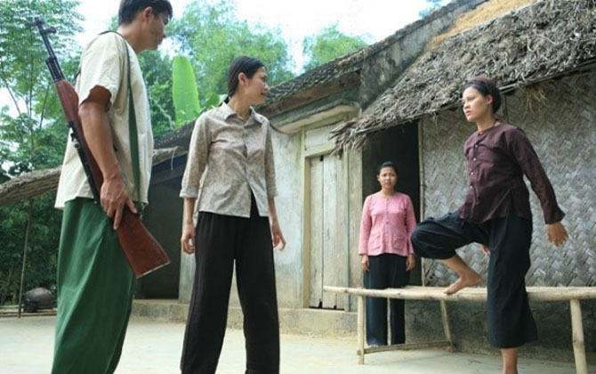 ‘Thương nhớ ở ai’: Những trò lố tạo scandal hay ân oán thật của diễn viên và cái tát ‘tức nước vỡ bờ’