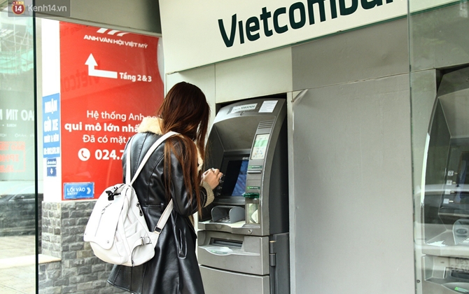 Nhiều chủ tài khoản Vietcombank phản ứng sau biểu phí mới: Sẽ mở thêm vài tài khoản ngân hàng khác để không bị “phụ thuộc”!