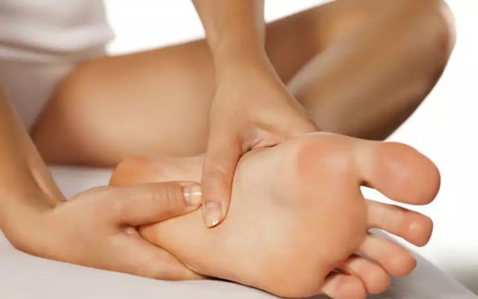 Mất tiền ra tiệm massage làm gì, ở nhà tự thực hiện vừa rẻ lại còn được vô số lợi ích không ngờ