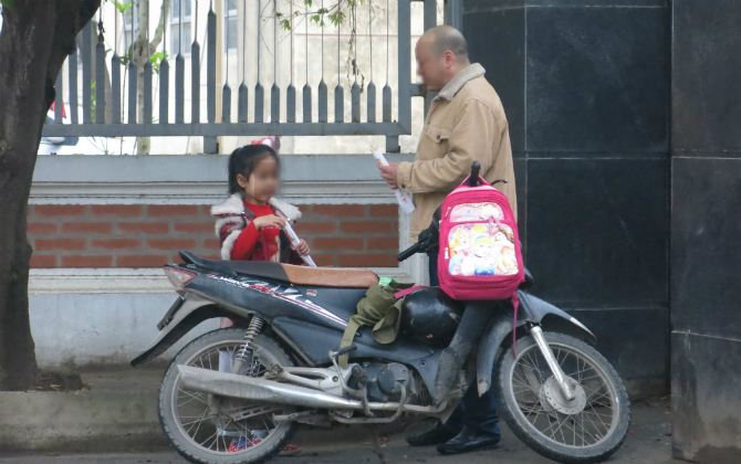 Gia đình Hà thành mạnh ai nấy ăn "cơm hàng cháo chợ", cả tháng không hết nổi 5kg gạo