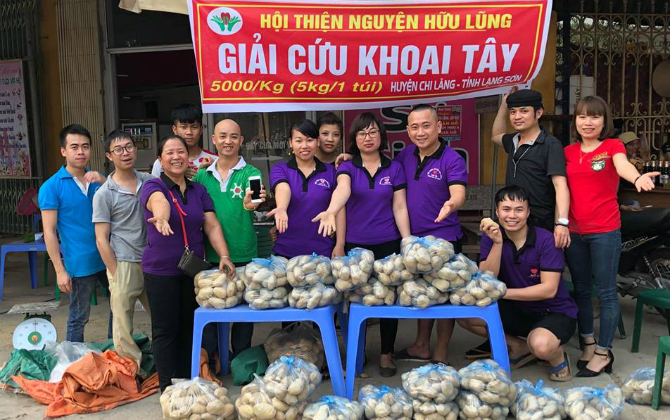 Sau củ cải, giới trẻ lại rủ nhau GIẢI CỨU KHOAI TÂY giá 4000 đồng/kg: Ngày đầu ra quân đã giải cứu được 9 tấn khoai