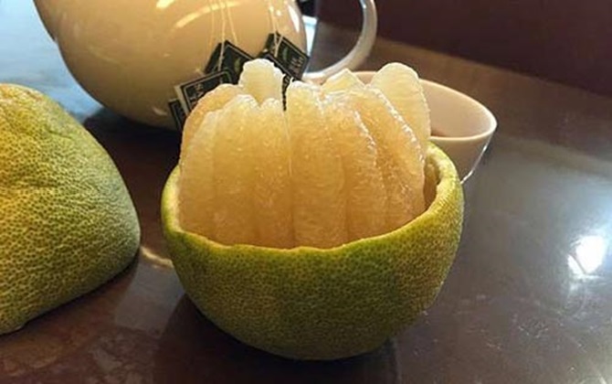 Mẹo bóc bưởi tuyệt hay khiến ai cũng "mắt tròn mắt dẹt"