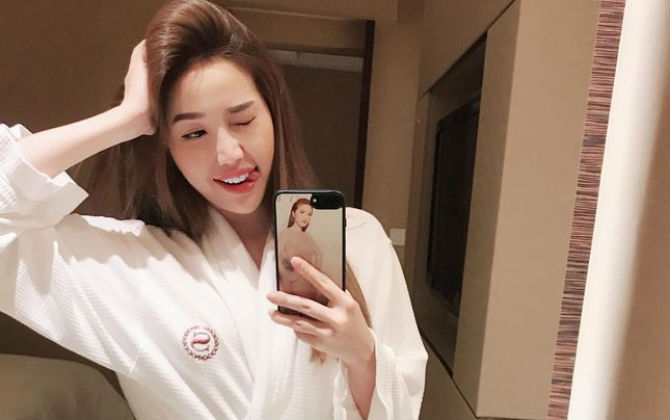Dàn mỹ nhân Việt đua nhau khoe dáng sexy đến nghẹt thở theo trào lưu áo choàng tắm
