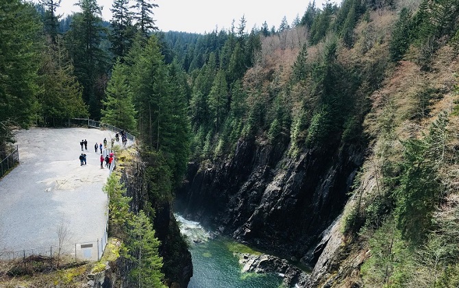 Đến Canada, thích mê với công viên hoang dã Capilano Canyon