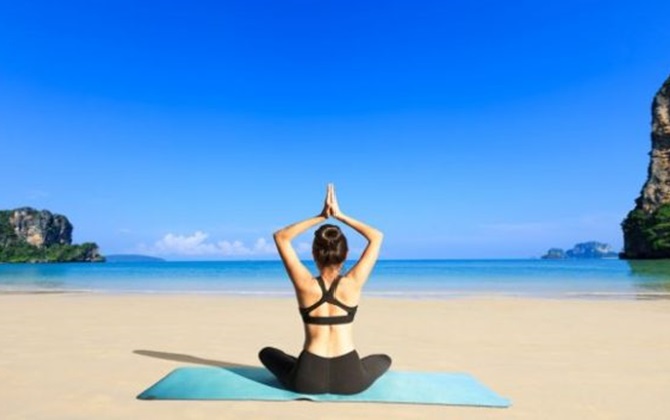 Hạ nhiệt cơ thể ngày hè với 5 động tác yoga siêu đơn giản mà hiệu quả