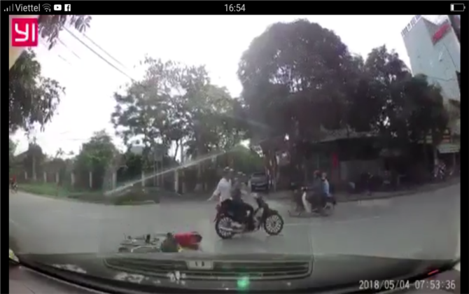 Nghệ An: Cộng đồng mạng truy tìm hai thanh niên gây tai nạn rồi bỏ trốn.