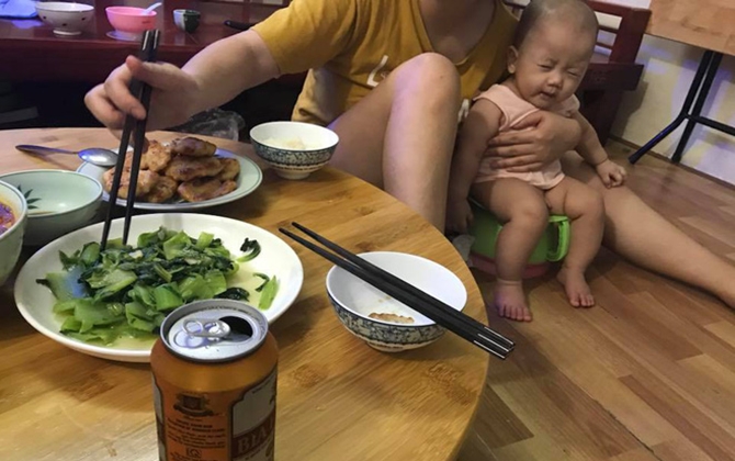 Ông bố gây bão MXH chỉ nhờ 1 bức ảnh LỘT TẢ CHÂN THỰC nhất niềm hạnh phúc khi có con