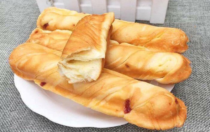 Bánh mì que 3.000 đồng/chiếc: Hàng Trung Quốc 6 tháng không hỏng