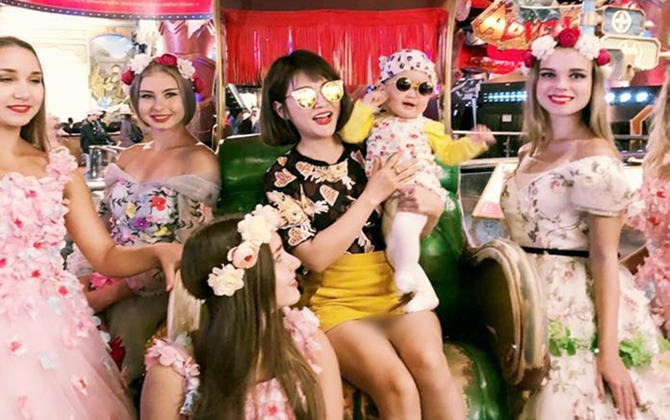 Hot mom Ly Ly: "Tôi dạy con thiên về nhân cách hơn là những thứ vật chất, tiền bạc"