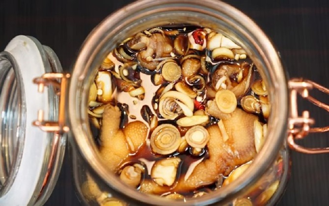 Cách làm chân gà ngâm nước tương cay thơm