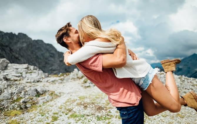 Khi xuyến xao rung động, có viên sỏi hiền ơi là hiền lăn nhẹ vào tim