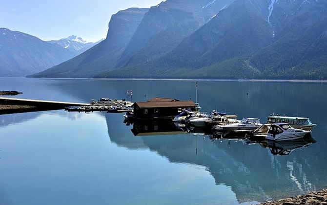 Có một THỊ TRẤN MA dưới nước tuyệt đẹp ở Canada không phải ai cũng biết