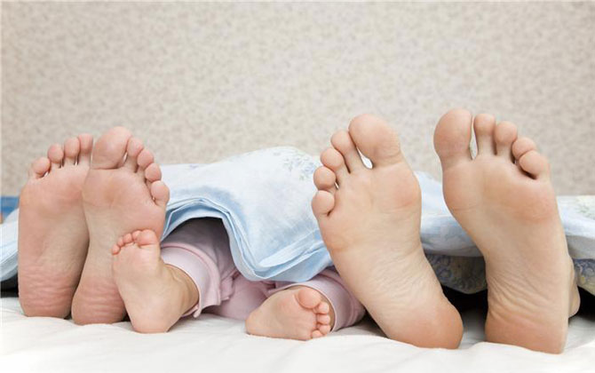 Chồng ra tuyệt chiêu "YÊU KHÔNG BIẾT CHÁN NGÀY NẮNG NÓNG", đang lúc cao trào bỗng sự cố khiếp vía xảy ra...