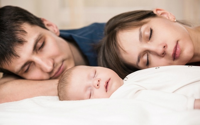 Khoa học chứng minh: Trước 3 tuổi, con ngủ với bố mẹ, bé thông minh, phát triển tối ưu