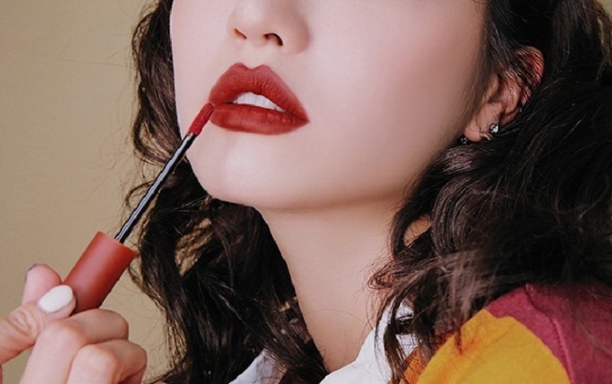 3 cây son màu đỏ thẫm cho mặt sáng bừng không cần makeup